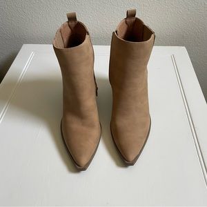 Universal Thread Boots